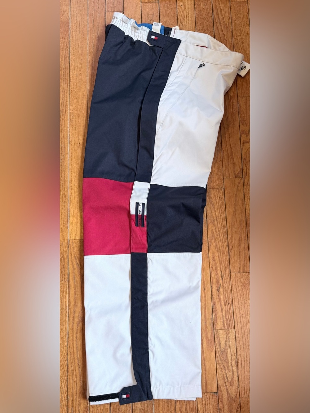 Tommy Hilfiger sailing/yachting pants with side zippers.  Classic red/white/blue
